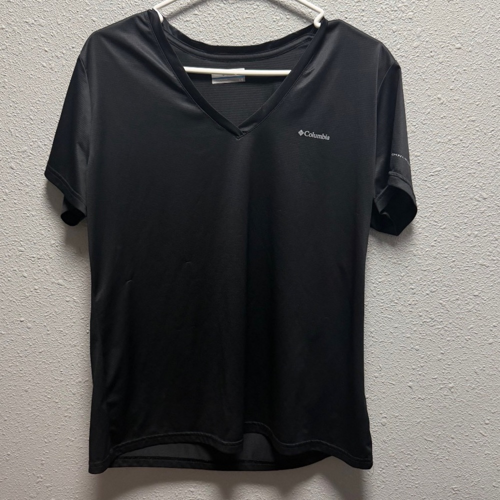 Columbia Women's Black Short Sleeve V-Neck Tee
